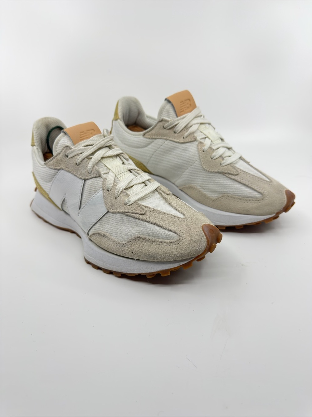 New Balance Men’s Beige White Retro Runner Sneakers with Gum Sole